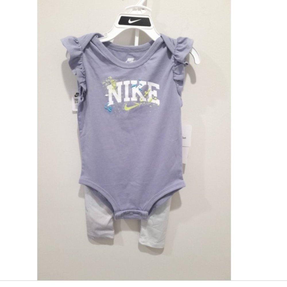NIKE Logo Paint Splatter Infant Baby T-shirt and Pants Set 6, 18, 24 Months